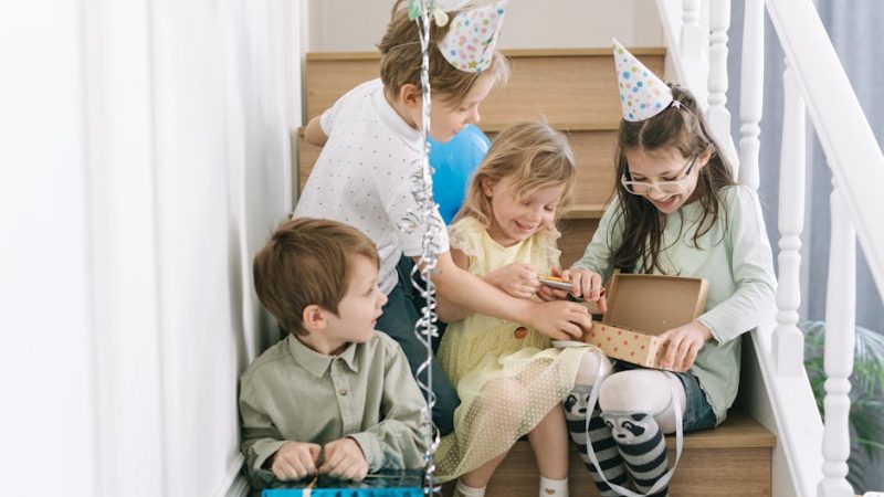 Какой подарок сделать невесте жениху