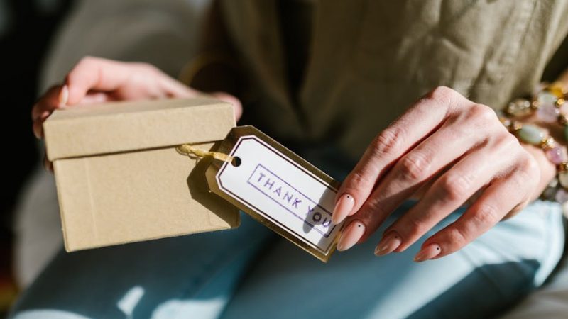 Купить прикольные подарки подруге