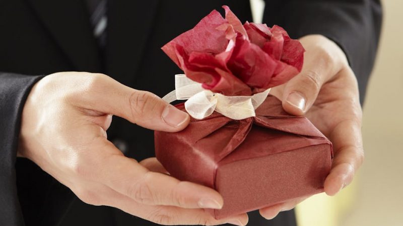 Где можно купить недорогие подарки