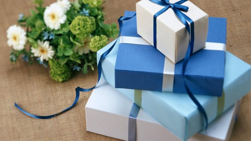 Купить подарок 17 лет