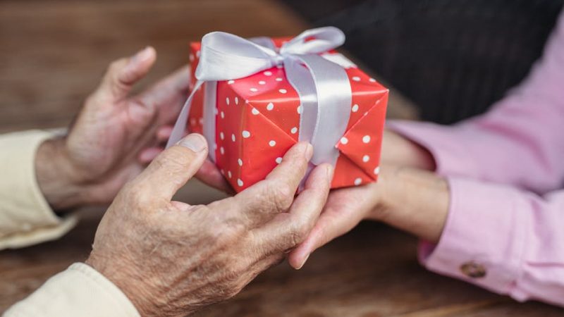 Подарки любимым купить