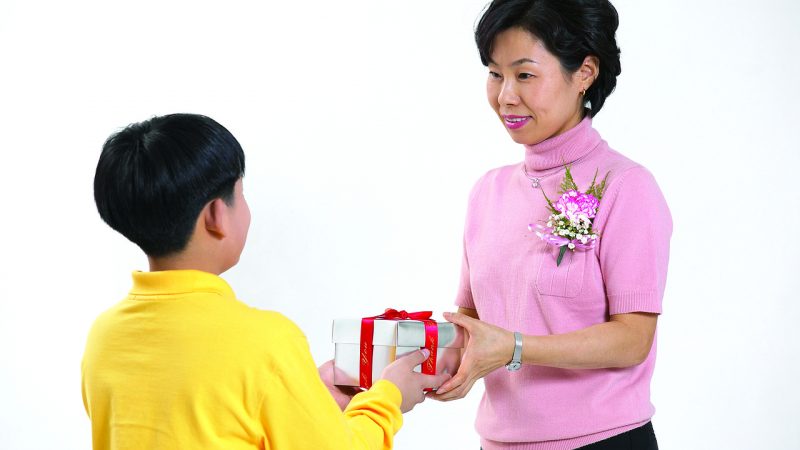 Какие подарки новорожденному