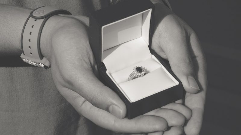 Какой подарок можно подарить на 18 лет