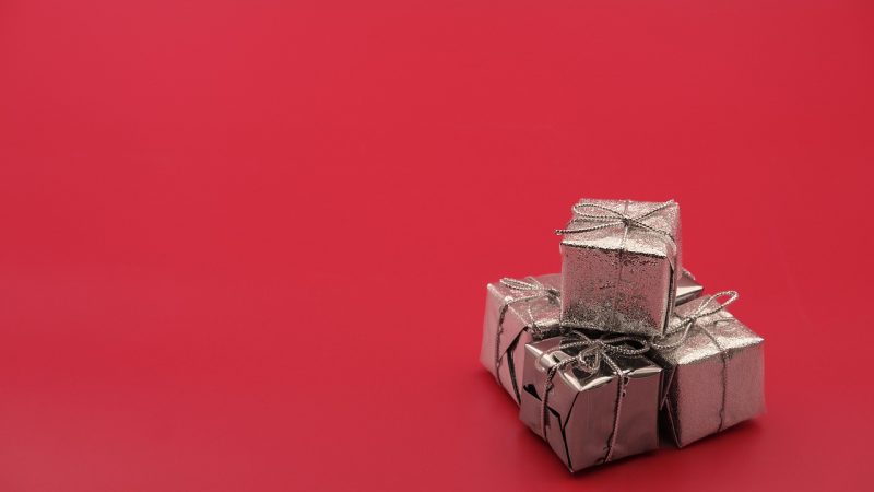 В каких случаях дарят подарки